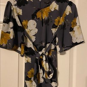 Ann Taylor factory gray floral top